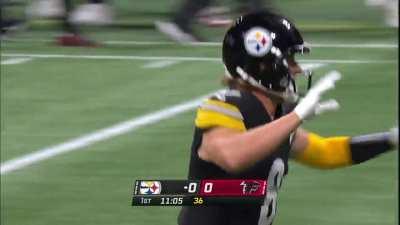 [Highlight] Pickett drops a very pretty deep ball to George Pickens (which leads to a Najee TD)