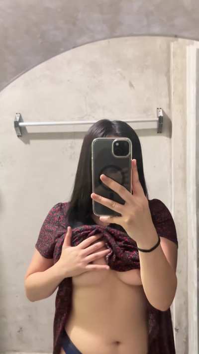 Just your province girlyy showing off her boobies ✨😚