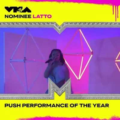 It’s crazy that I never heard one of her songs😂she just bad