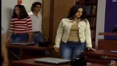 e essa dublagem dos sapatos ? parece que ta estourando plástico bolha KKKKKKKK