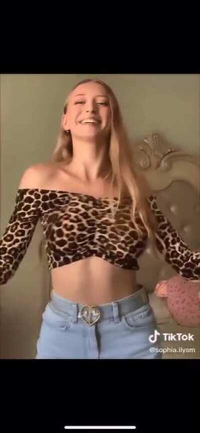 amazing shaking boobs 😋😅