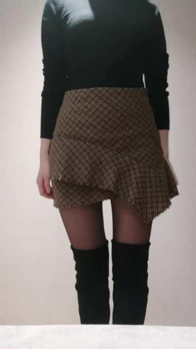 [19f] Everyone at my university thinks I'm a shy Japanese girl, but I'll show you guys the truth (wait for it)...