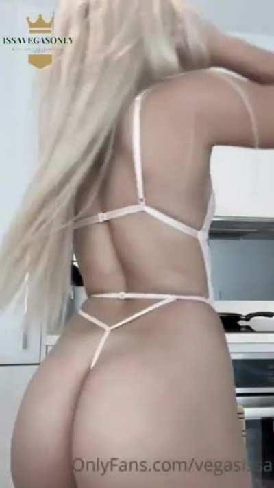 ISSA VEGAS 🎄🎄🎄🎆🎆🎋🍐🍐🌹 ME ENAMORE DE ELLA 🍑🍑🍑🍑🍑🍑