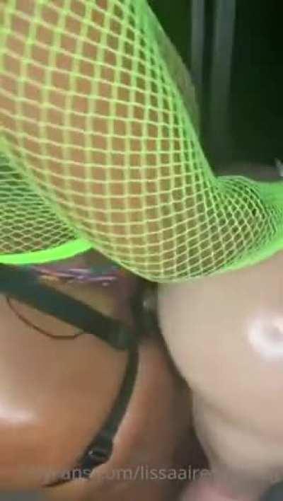 Whole lotta ass 🍑