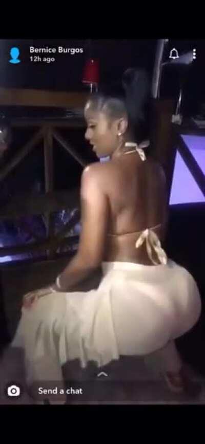 I know she rides good😍😍🍫🍑