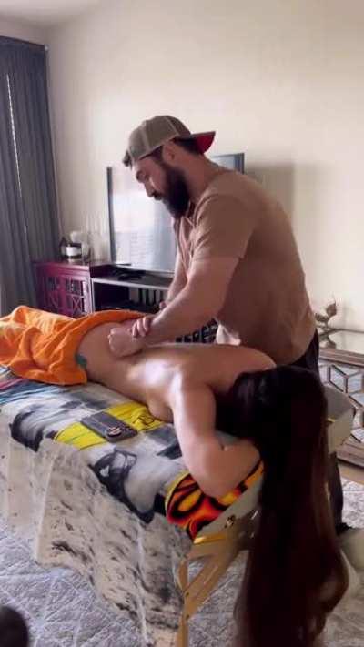 Yaar massage karna bhi aacha profession hai 😲😀❤️🍑🍑🍌