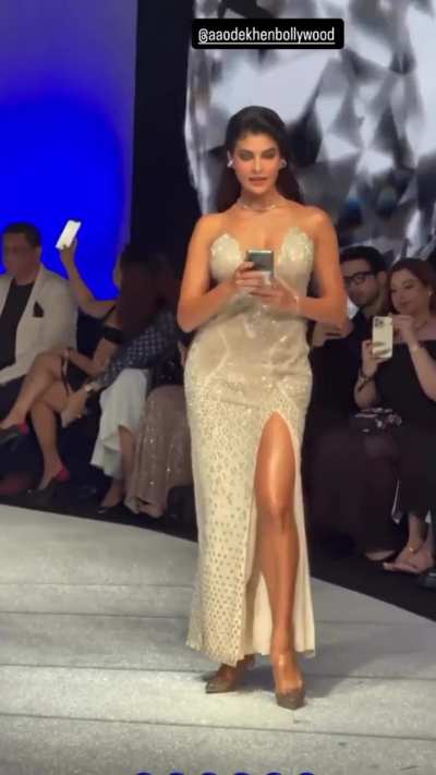 Jacqueline Fernandez’s ramp walk at Moto Razr Event