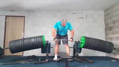 Old Man Lifted 1697 lbs Off The Rack. Real or fake?