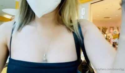 Bunni3gg Public Titty