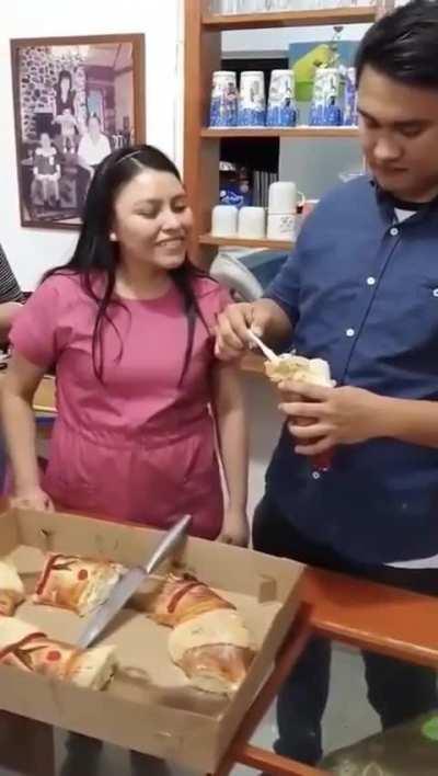 El compa nada más quería rosca jajaja no supo ni que decir 