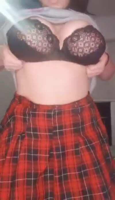 Esta es de las chicas mas lindas que he visto 😍(1er comentario mas)