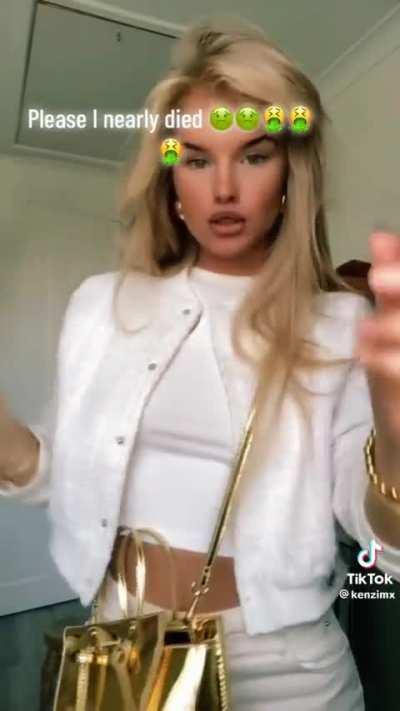 Took me a few watches to see it but jesus christ