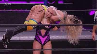 Taynara carried then smashed