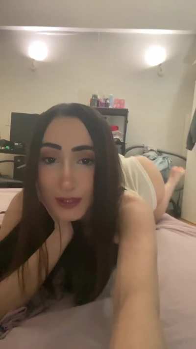 Tzwrtzina &mu;&alpha;&sigmaf; &alpha;&delta;&epsilon;&iota;&alpha;&zeta;&epsilon;&iota; &mu;&epsilon; &tau;&eta;&nu; &kappa;&omega;&lambda;&alpha;&rho;&alpha; &tau;&eta;&sigmaf; (&alpha;&nu;&omicron;&iota;&chi;&tau;&alpha; &delta;&mu;)