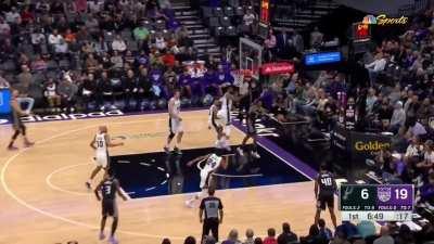 [Highlight] All 5 Kings get a touch leading to a Huerter 3