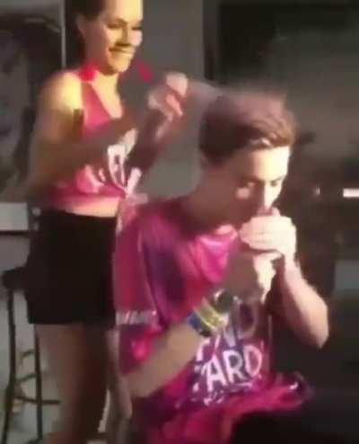 WCGW smoking while someone is spraying??