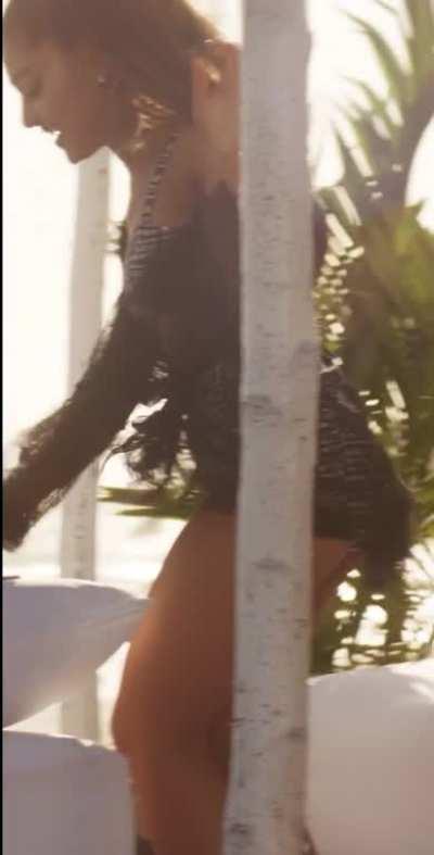 Little plump booty, so perfect 🍑