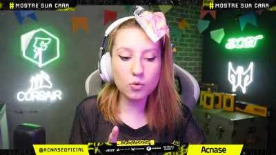 de hoje,ela apagou a vod por causa da roupa,bora posta coisa mais dela man