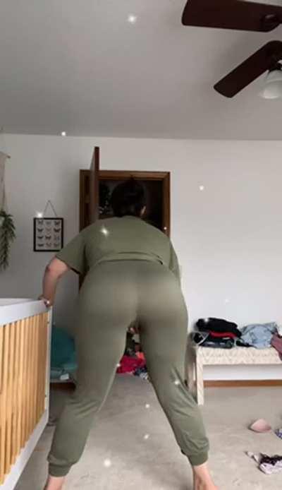 don’t want her if it don’t clap when she walkin 👏🏼👏🏼🍑🍑