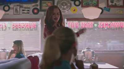 She knows, she's a hottie (Riverdale S03E01)