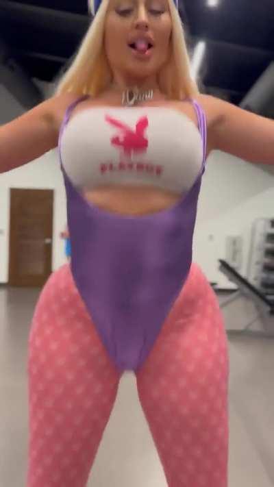 Dani Twerking in workout outfit