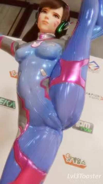 D.VA accidentally revealed her pussy