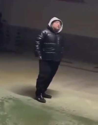 Squirtle, use water gun!