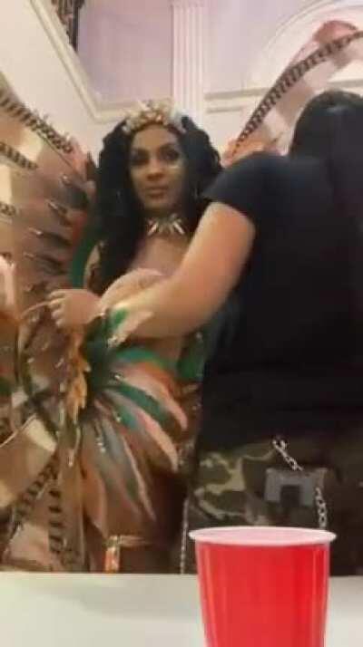 Live from that carnival thing❤️💯