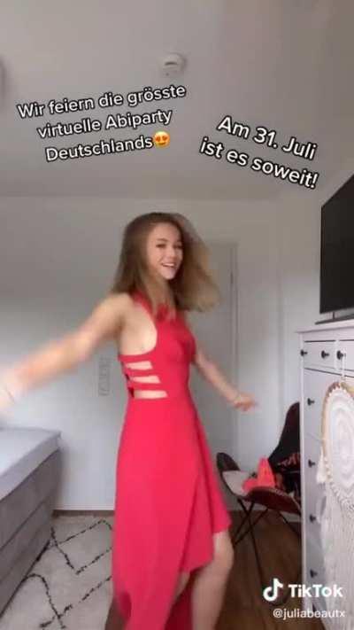 TikTok im Ballkleid vom 14.07.2020