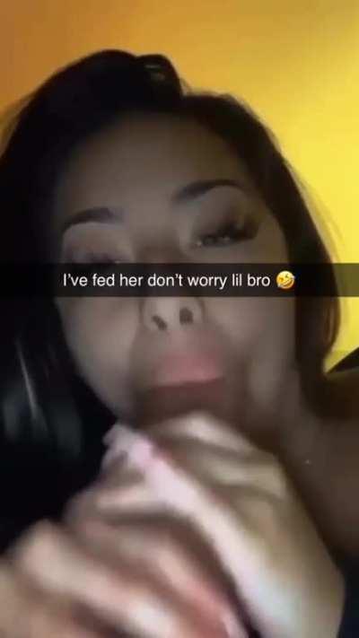 Getting fed by another man 🤫🤤