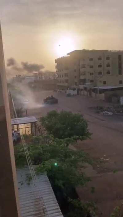 Tank of Sudanese military fires at position of RSF, Khartoum
