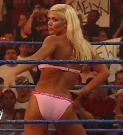 Torrie Wilson lives basically in a bikini 😍