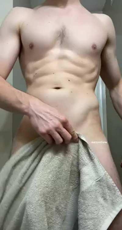 The gym showers is where all the fun goes down 🚿