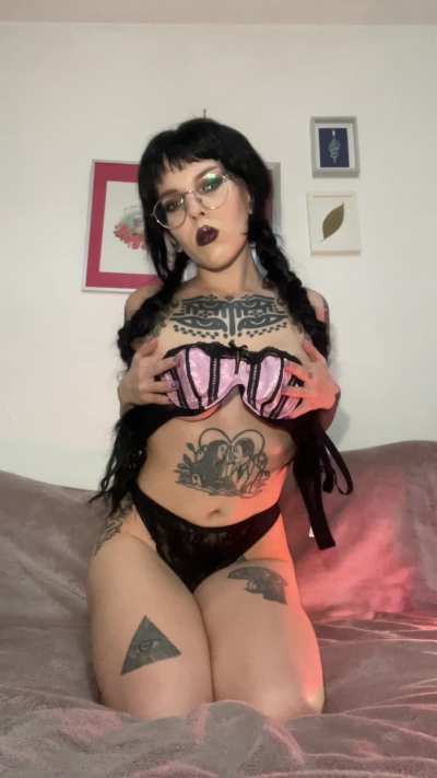 Enjoy my tit-tats🖤