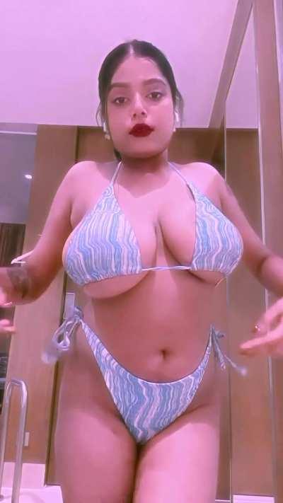 Bong hottie Komolini 