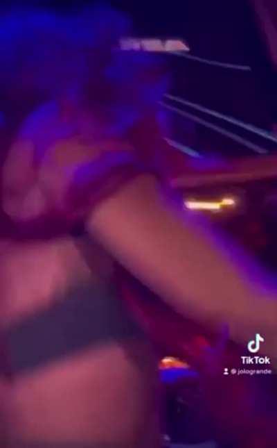 Azealia Banks: Dancing