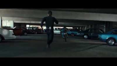 In Terminator 2: Judgement Day (1991) Actor Robert Patrick trained his sprinting and breath control so regularly and effectively for this scene, that they had to reshoot it multiple times as he kept catching up to the motorbike with ease, in the final cut