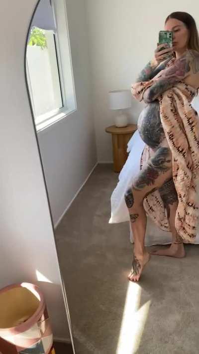 Would you fuck this horny mama?