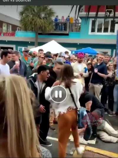 Girl knocks out guy to save her boyfriend