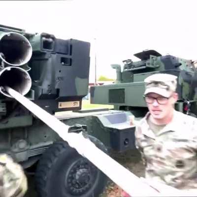 Американская военщина обстреливает безоружных детей из хаймарса!!
