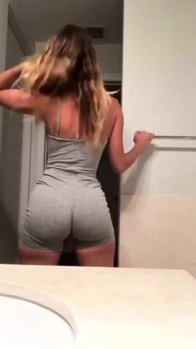 LETS MAKE HER PROUD 2K UPVOTE