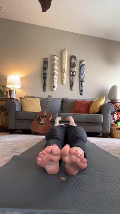 giantessjordie TikTok Live Clip 2024.03.25 Yoga Soles