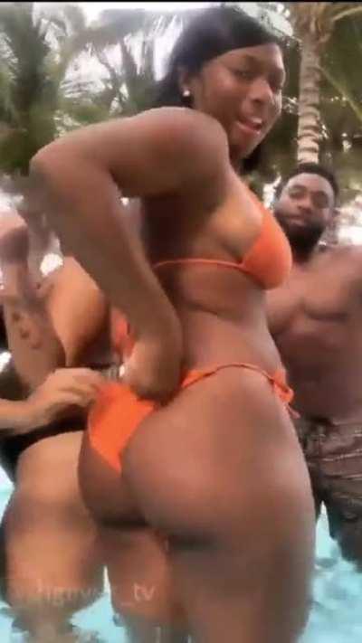 This Live Is A Gem 😩