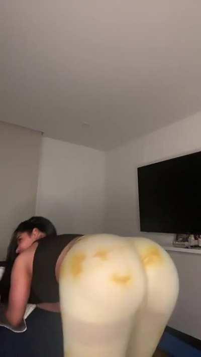 Anyone wants to rip her pants 🍑😋