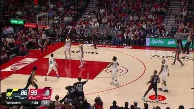 [Highlight] Dame pulls up from deep to give him 50 points with a quarter left to play!