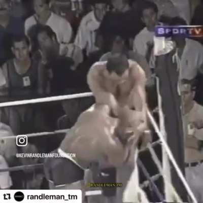 🤜