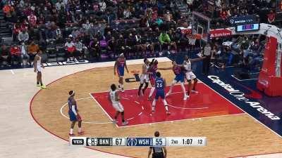 [Highlight] Kyrie gets spinny with the middy on Dinwiddie