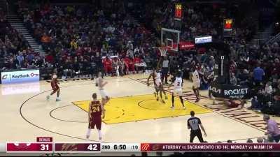 [Highlight] Evan Mobley blocks Lavine for his 4th block of the half!