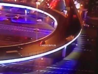 The moment the concrete mixer fell in Moscow.