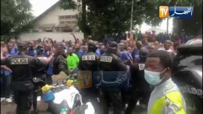 [Ennaharonline] : School Kids in Cameroon very excited to meet Riyad Mahrez ahead of his game with Algeria against Sierra Leone